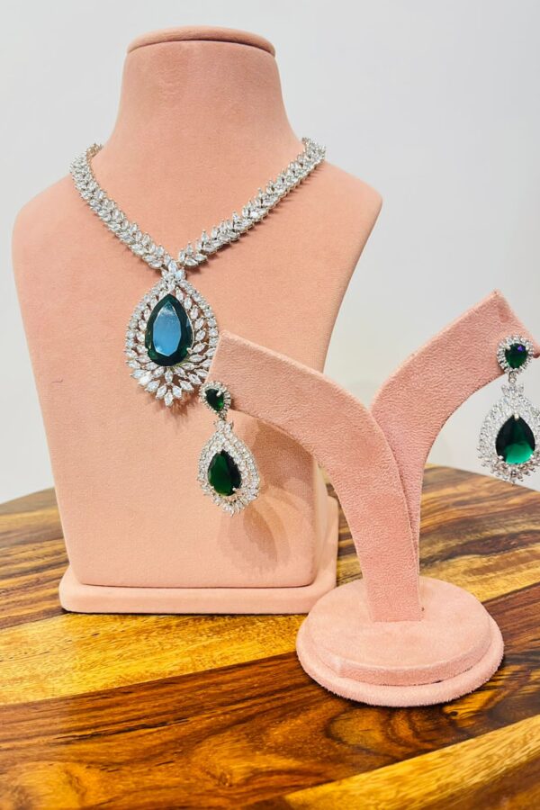 AD NECKLACE – GREEN