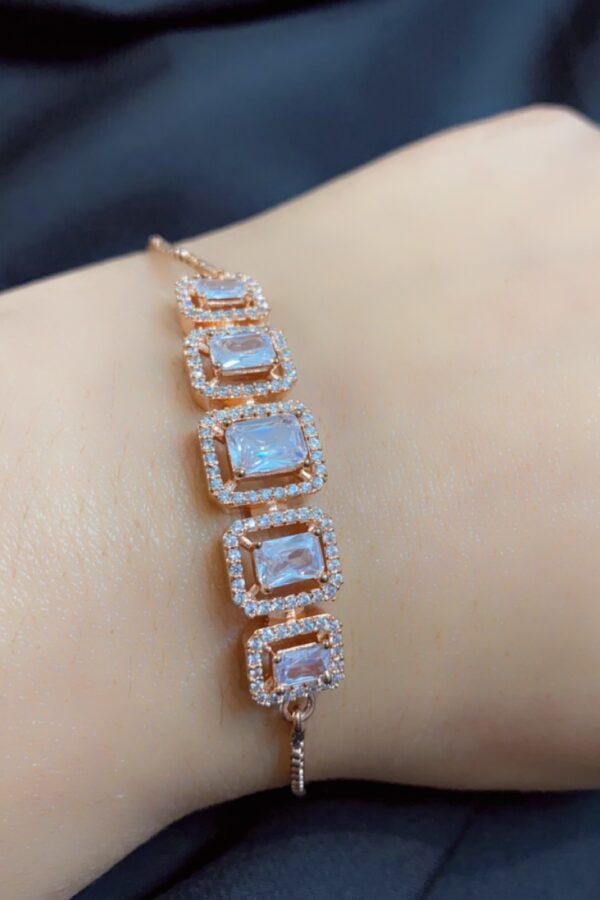 ROSEGOLD MADE WITH CUBIC ZIRCONIA BRACELET.