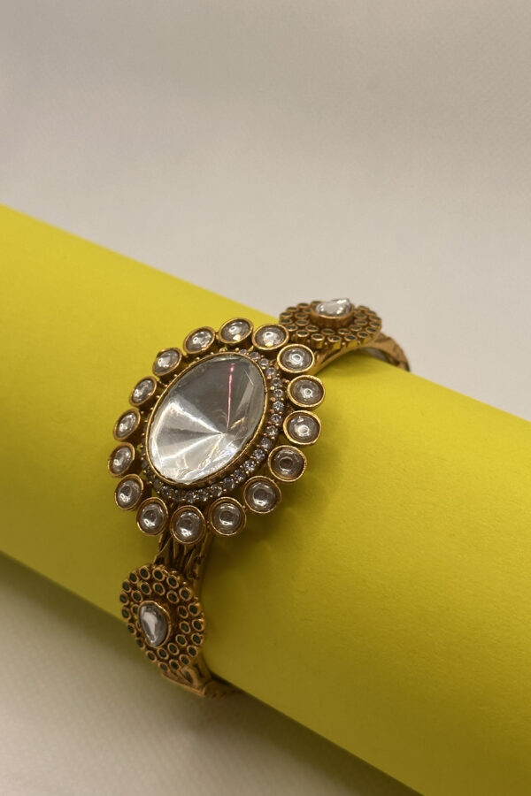 KUNDAN GOLDEN PLATED ON BRASS MADE WITH POLKI BRACELET.