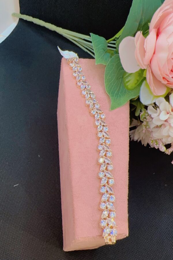 ROSEGOLD PLATED MADE WITH CUBIC ZIRCONIA BRACELET.