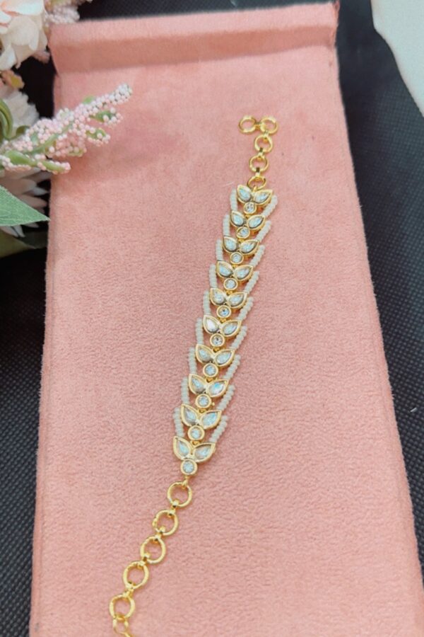LEAFLIKE SHAPE KUNDAN BRACELET WITH POLKI.