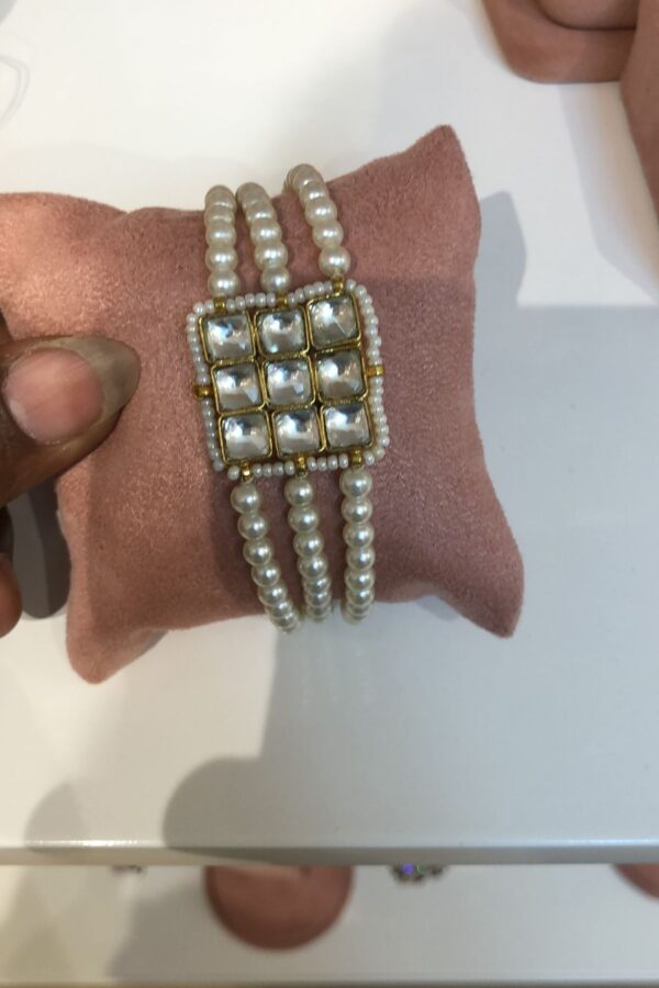 KUNDAN POLKI MADE WITH PEARL BRACELET.