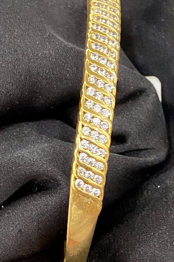 GOLD PLATED MADE WITH CUBIC ZIRCONIA BRACELET.