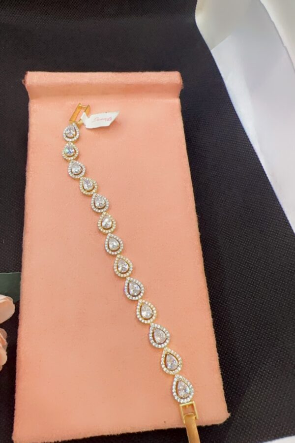 HEART SHAPE MADE WITH CUBIC ZIRCONIA BRACELET