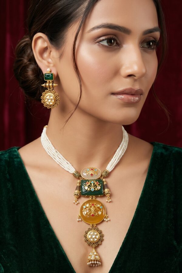Classic heritage-inspired Kundan necklace
