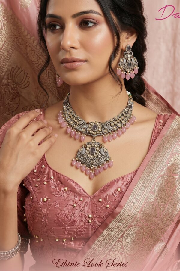 A timeless Kundan necklace