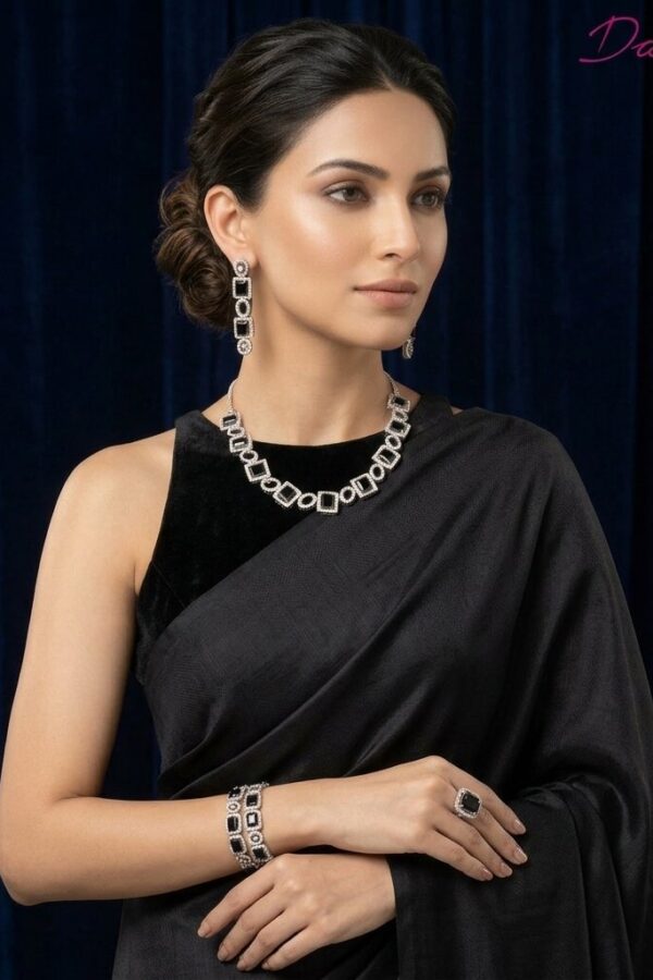 AD-NECKLACE-BLACK