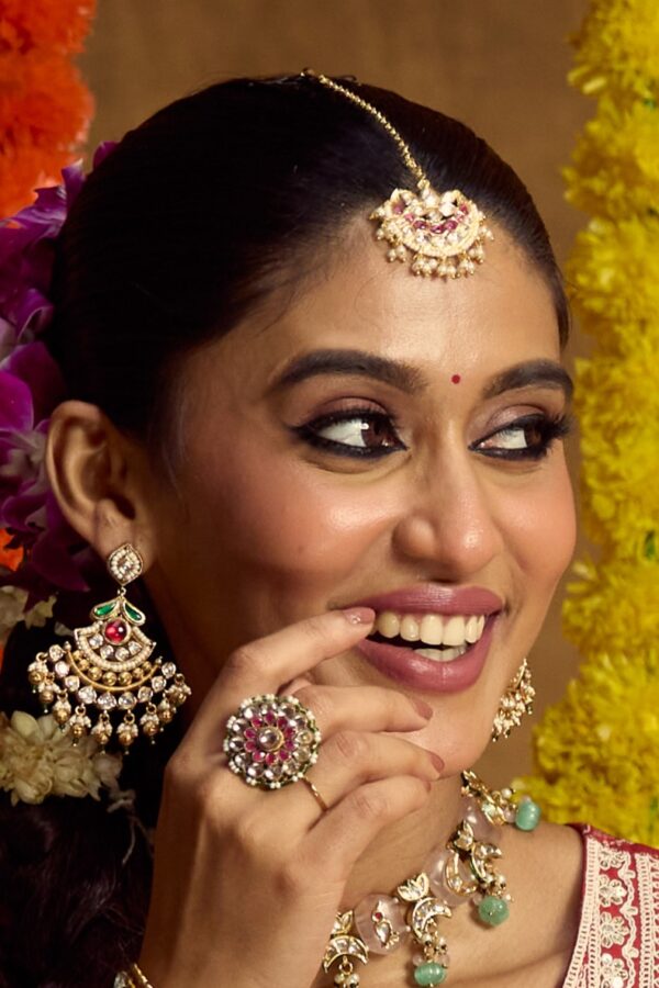 Elegant Kundan Tikli