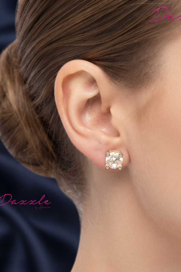 Elegant Golden Solitaire Tops